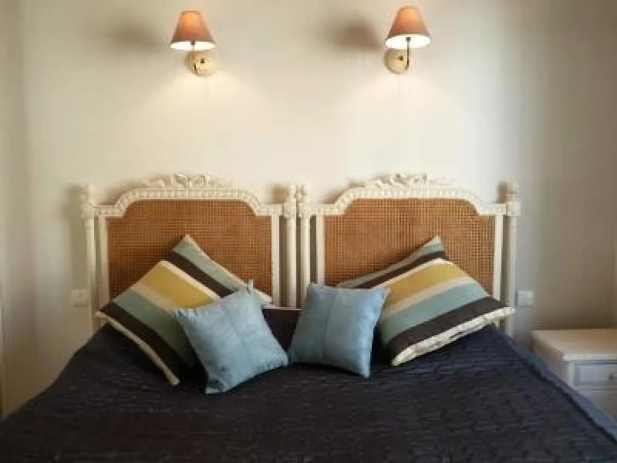 Cannes Palais View: Elegant Two-Bedroom Apartment France