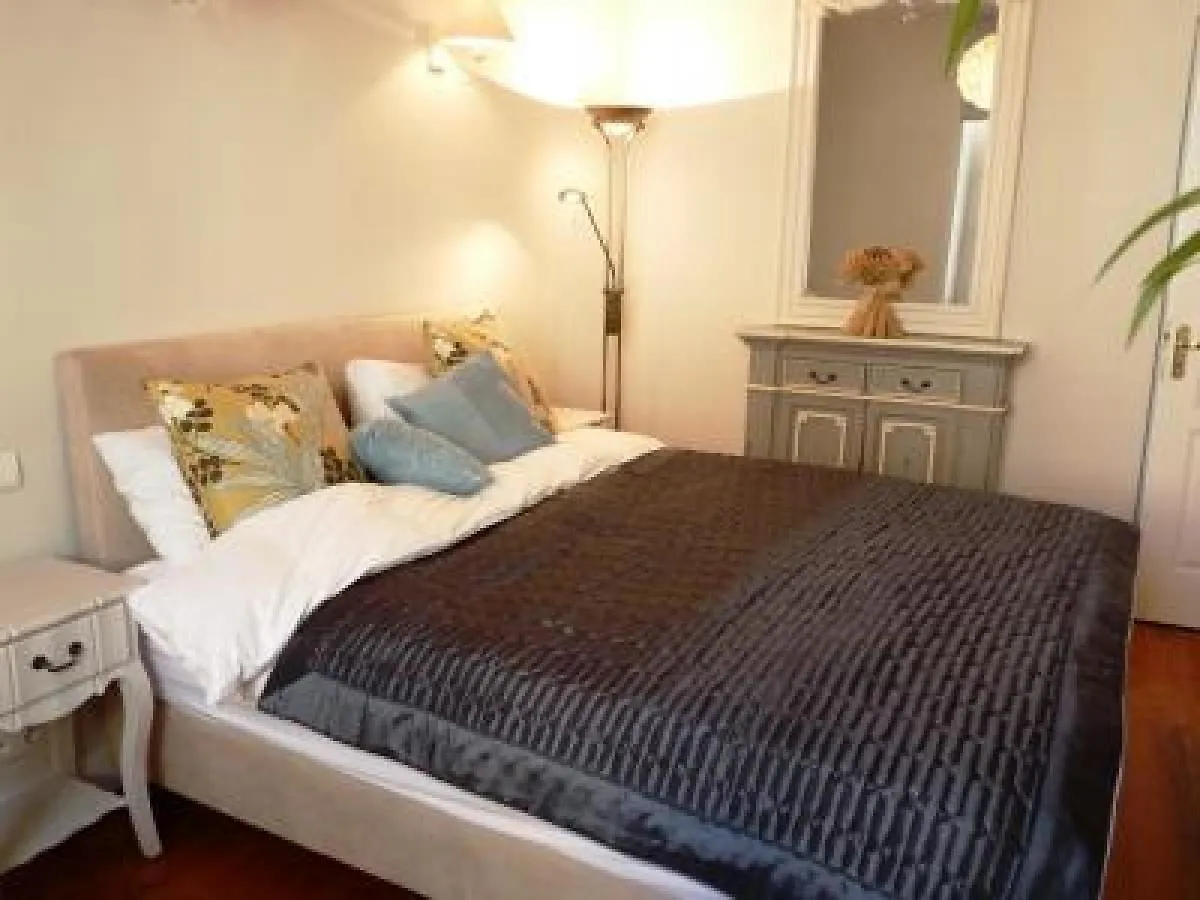 Cannes Palais View: Elegant Two-Bedroom Apartment