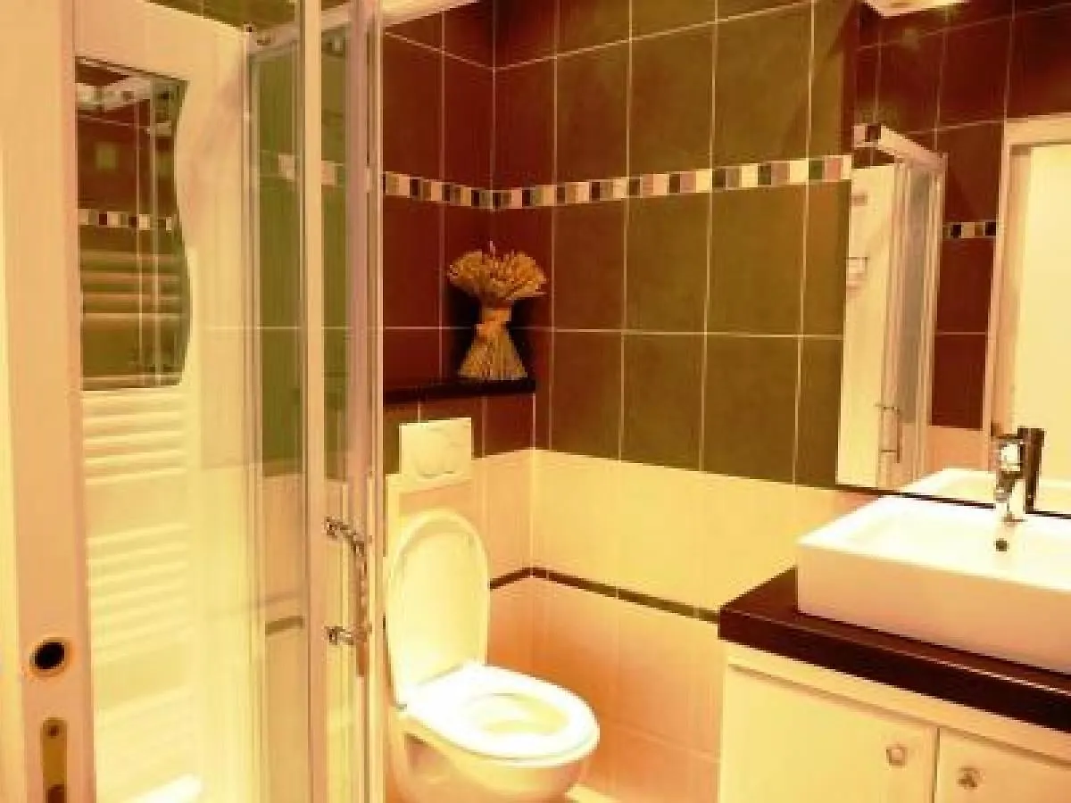 Cannes Palais View: Elegant Two-Bedroom Apartment