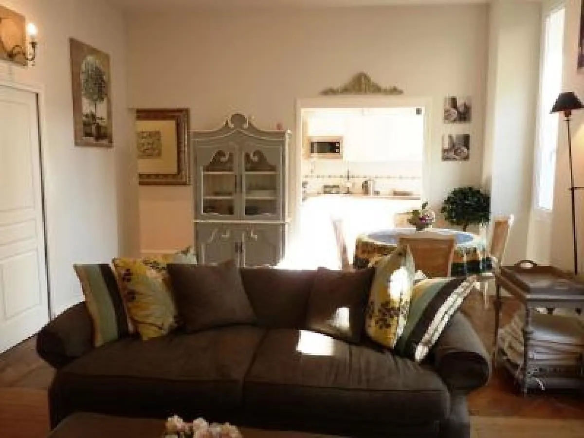 Cannes Palais View: Elegant Two-Bedroom Apartment