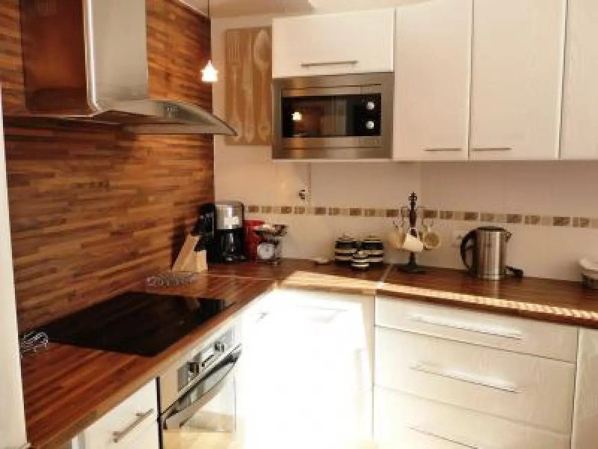 Cannes Palais View: Elegant Two-Bedroom Apartment