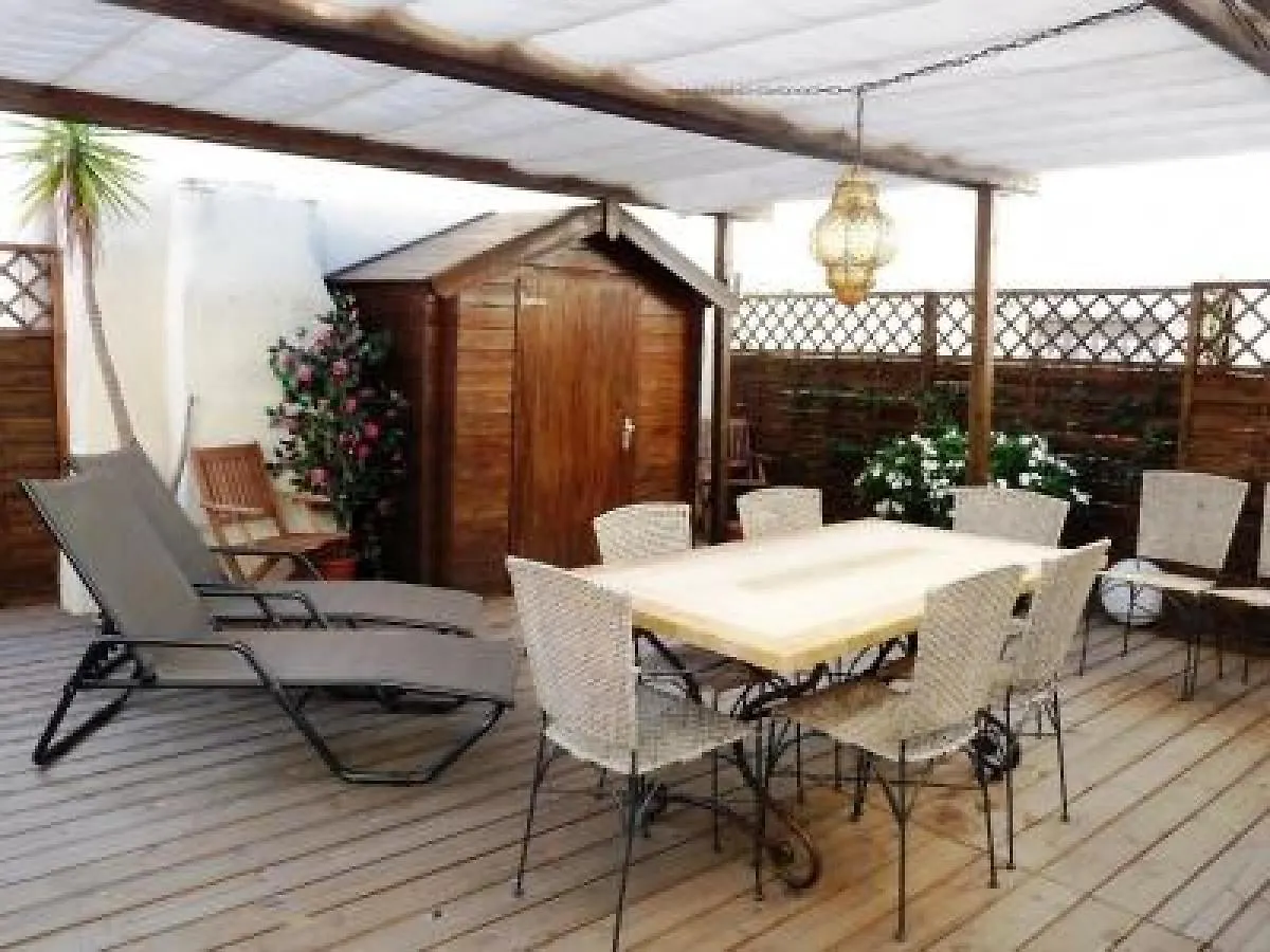 Cannes Palais View: Elegant Two-Bedroom Apartment