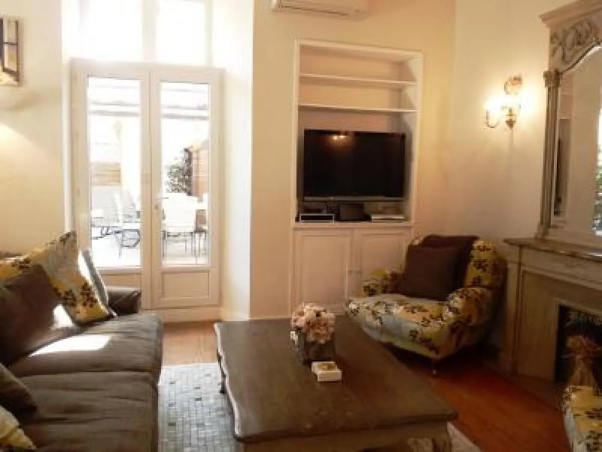 Cannes Palais View: Elegant Two-Bedroom Apartment France